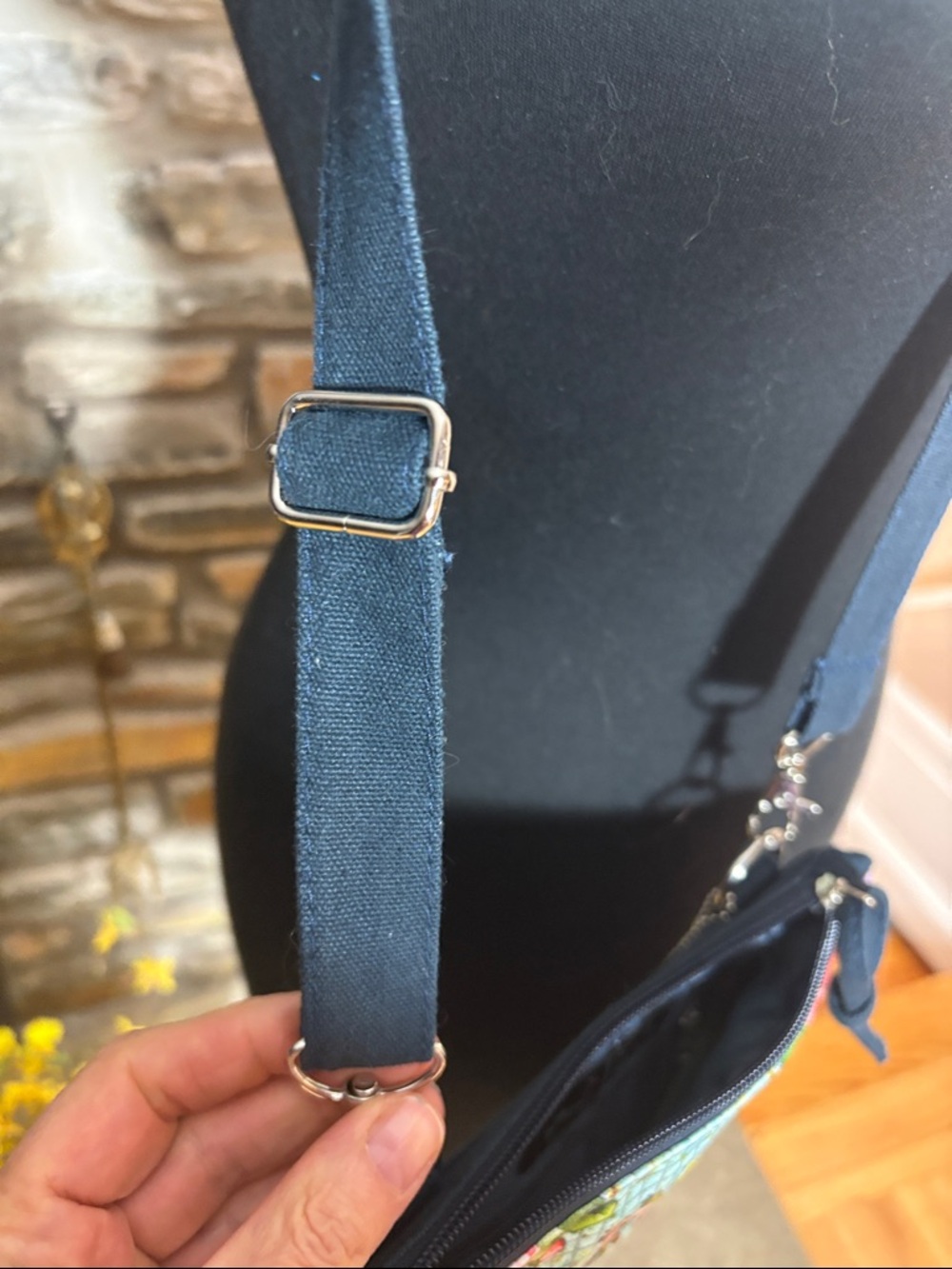 NWT Robin Ruth Blue Floral "CALIFORNIA" Crossbody Bag - Picture 9 of 9